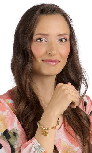Design Idea P K 2 P on a woman wearing pink